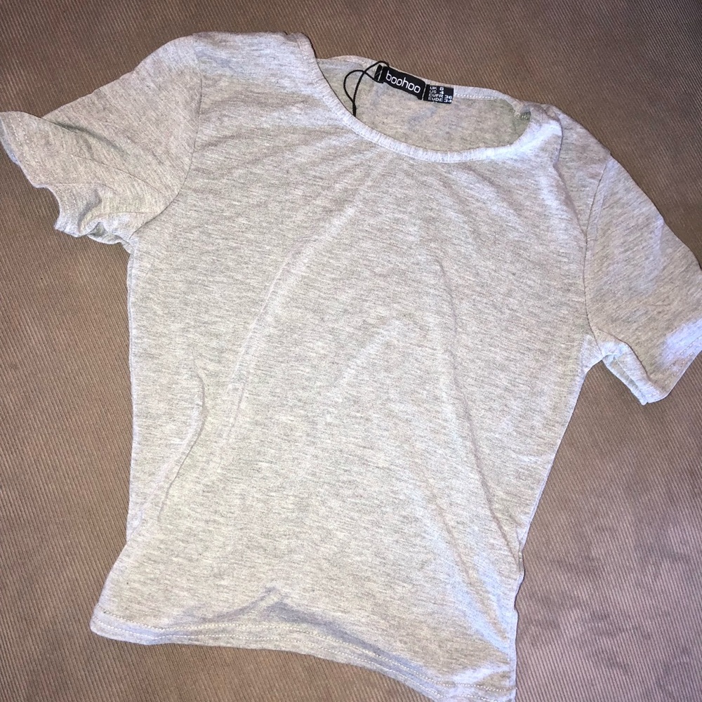 cropped grey shirt !